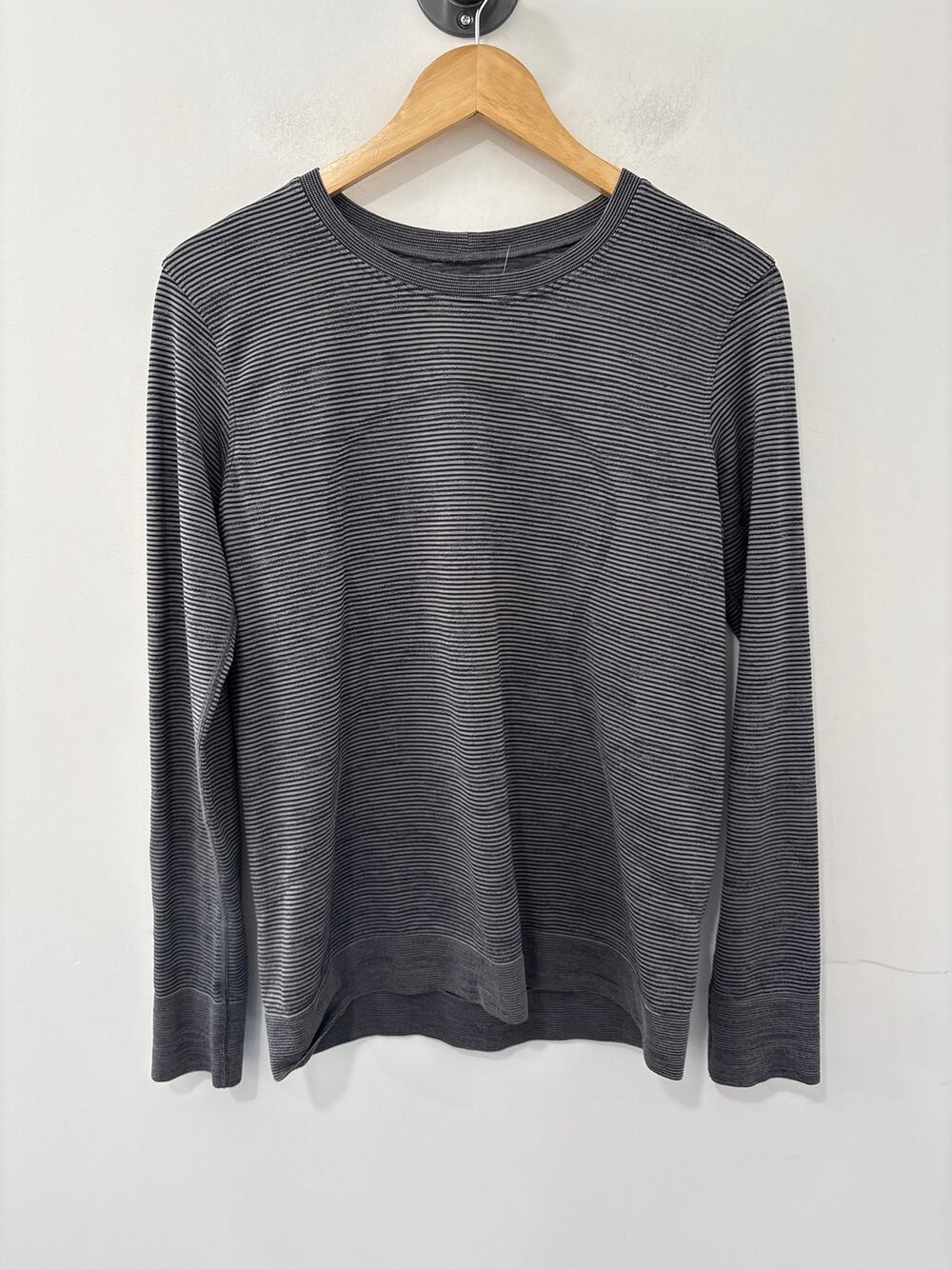 Lululemon Swiftly Tech Loose Fit Long Sleeve Top Black & Gray Stripe Size 8